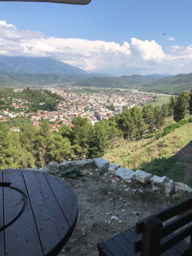 Guest House Iljesa Berat Esterno foto