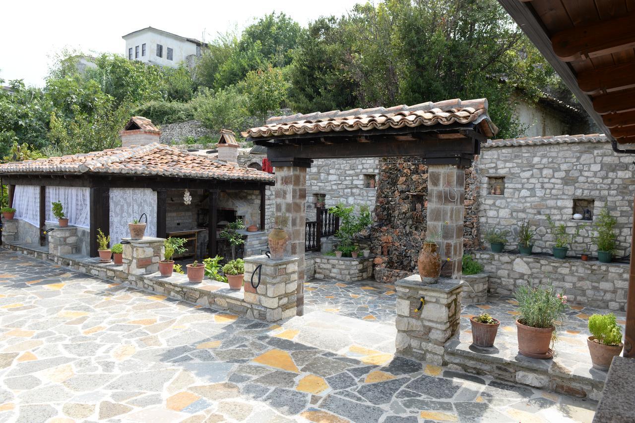 Guest House Iljesa Berat Esterno foto