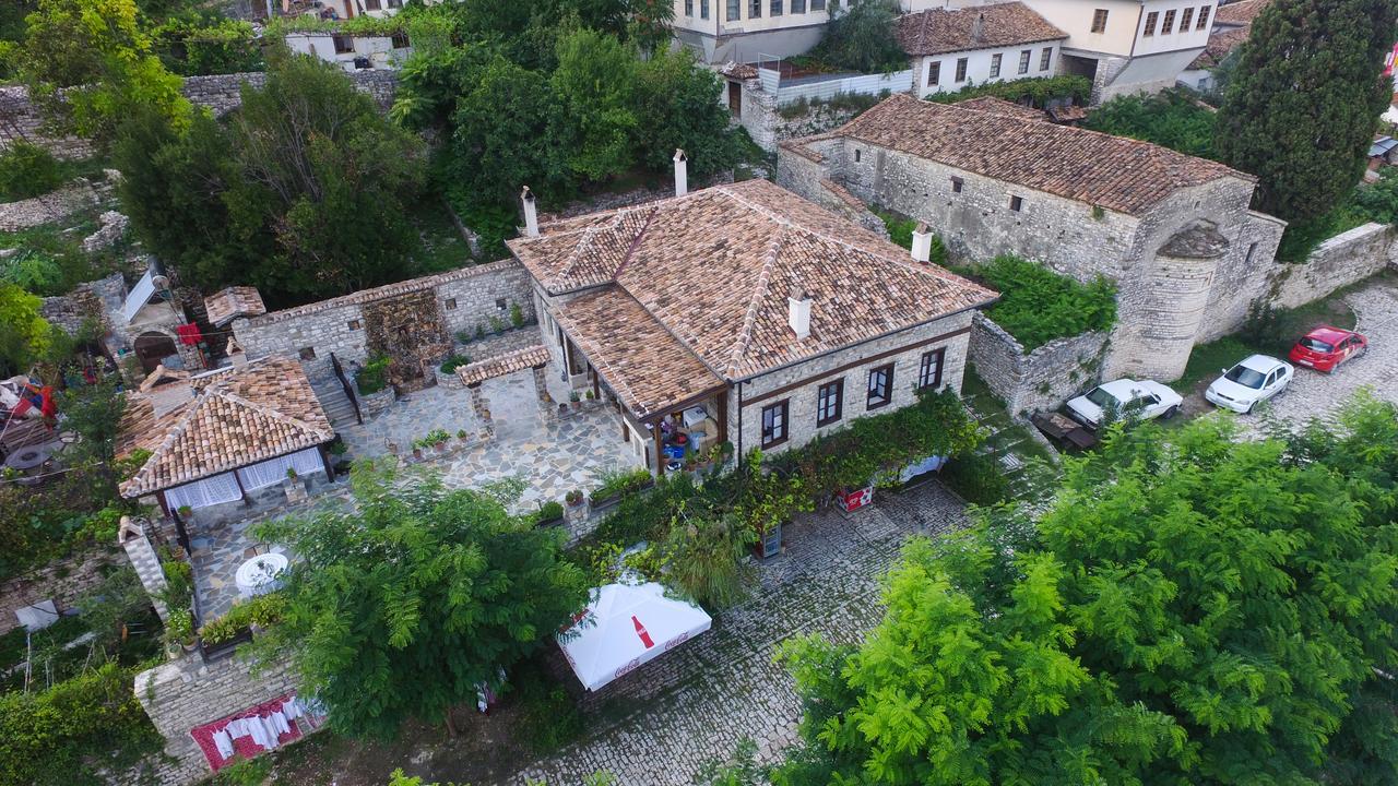 Guest House Iljesa Berat Esterno foto