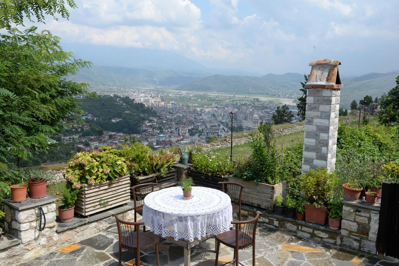 Guest House Iljesa Berat Esterno foto