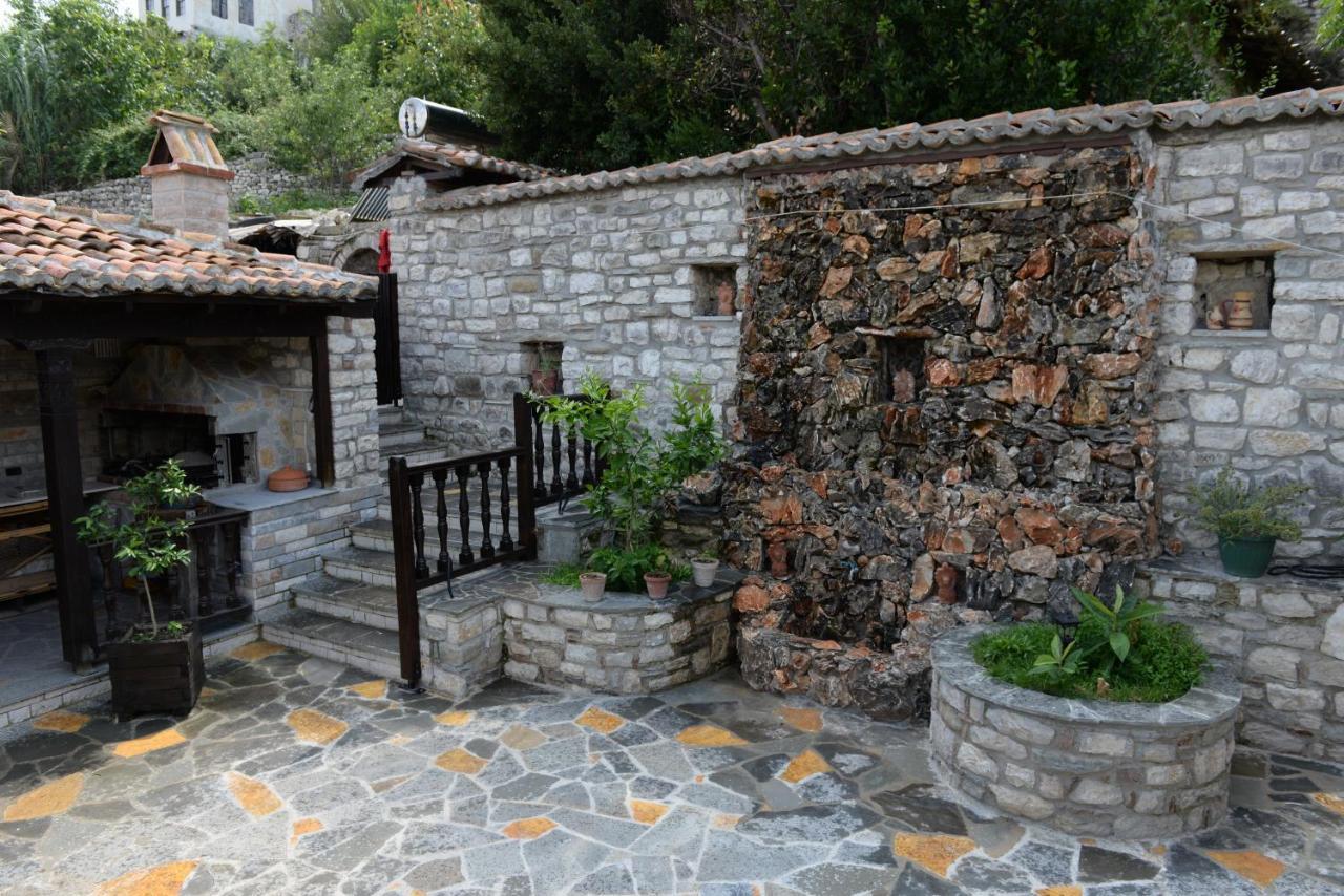 Guest House Iljesa Berat Esterno foto