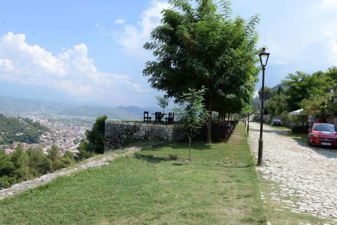 Guest House Iljesa Berat Esterno foto